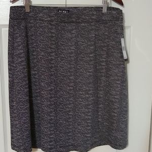 Soho geometric  knee length skirt  size la…